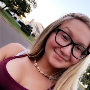 Meet your Posher, Abby